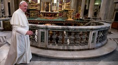 Pápež opäť vyzval na pomoc imigrantom: Otvorením dverí zabránime terorizmu