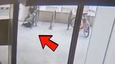Krádež mu nevyšla: Pozrite si, ako policajti zasiahli proti zlodejovi bicykla