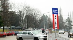 Parkovanie na Nemocničnej ulici v Bojniciach pod nemocnicou už nie je zadarmo