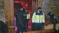 V bordovom okrese s nízkou zaočkovanosťou mali veľa ľudí na diskotéke. Polícia a hygienici zakročili