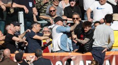 Veľké talianske derby prinieslo nepokoje medzi fanúšikmi už pred zápasom. Zasahovať musela polícia