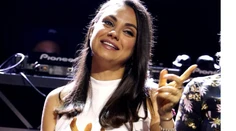 Nádherná Mila Kunis s rastúcim bruškom. Tehotenstvo jej pristane