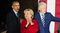 Poplach v New Yorku: Obamovi a Clintonovcom poslali poštou funkčné bomby