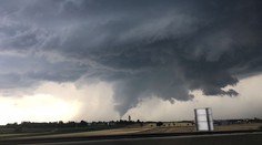 Takto vyzeralo tornádo, ktoré nás minulo len o vlások