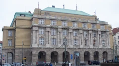 V budove Filozofickej fakulty UK v Prahe sa po streľbe opäť učí. Škola zvýšila bezpečnostné opatrenia