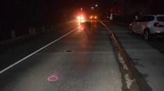 Tragická nehoda v Rimavskom Brezove: Chodca ležiaceho na ceste zrazilo auto, zraneniam podľahol