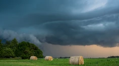 SHMÚ zvýšil výstrahu pred búrkami na druhý stupeň, najsilnejšie budú na východe
