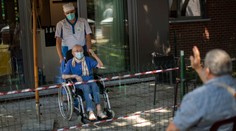 Bratislava uvoľňuje obmedzenia návštev vo svojich domovoch dôchodcov