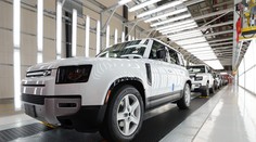 Modely Land Rover Defender a Discovery už budú vyrábať v dvoch zmenách