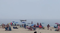 VIDEO: Bolo to ako z filmu. Lietadlo sa zrútilo do mora len kúsok od pláže plnej ľudí