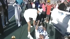 Nadal zdolal v exhibícii Djokoviča, Srb sa prezliekol za zdravotnú sestru