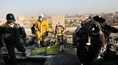 Zverejnili zoznam obetí leteckého nešťastia v Iráne, Teherán odmieta odovzdať čierne skrinky