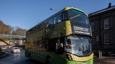 Šofér podal okamžitú výpoveď počas jazdy. Cestujúcich nechal napospas osudu v zavretom autobuse