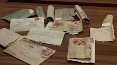 Scéna ako z filmu. Žene doručila pošta vyše 50 rokov starú obálku s listom a ručne vyrobenými darmi