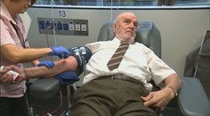 Muž darovaním krvi zachránil takmer dva a pol milióna detí