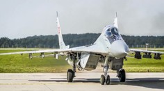 Neďaleko Varšavy sa zrútila armádna stíhačka MiG-29, pilot prežil