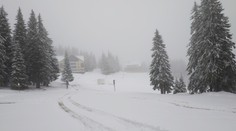 Bláznivý apríl neostal nič dlžný svojej povesti. Niektorí sa zobudili do zasneženého rána