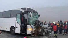 Najmenej desať mŕtvych a takmer 60 zranených. V Turecku došlo k hromadnej dopravnej nehode