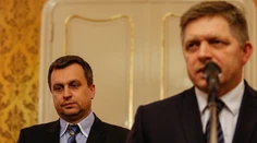 Prieskum AKO: Smer sa drží na prvej priečke, SNS prepadá