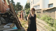 Rodina už dva roky nemôže dokončiť prístavbu domu. Susedia ju neustále napádajú