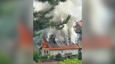FOTO: Rodinný dom na Liptove zasiahol blesk. Plamene spôsobili obrovské škody