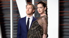 Anne Hathaway sa stala po prvýkrát matkou
