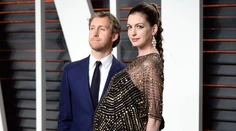 Anne Hathaway sa stala po prvýkrát matkou