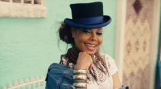 Janet Jackson je späť. V 52 rokoch a po pôrode vyzerá a znie výborne