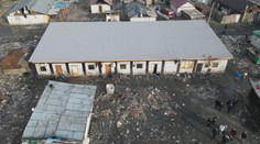 Konečne majú strechu nad hlavou. Po požiari v obci Svinia im postavili domy za štátne, časť však dodatočne zaplatia