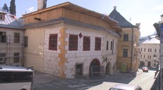 Od mohutného požiaru v centre B. Štiavnice prešiel rok. Zničené domy sú však stále opustené