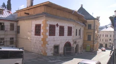Od mohutného požiaru v centre B. Štiavnice prešiel rok. Zničené domy sú však stále opustené