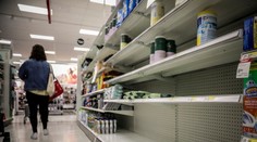 Panika z koronavírusu. Vo východnej Ázii a v Austrálii už hlásia nedostatok toaletného papiera