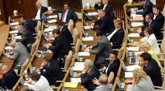 Smer klesá k 30 percentám, SaS mimo parlamentu