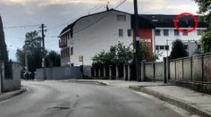 Dramatická záchranná akcia v Trenčíne. Muž visel zo strešného okna