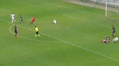 VIDEO: Kuriózny moment v maďarskej lige, jeden hráč "zložil" k zemi troch súperov