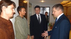 Fico sa stretol v Teheráne so zatknutými slovenskými paraglajdistami