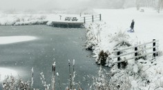 Britániu zasiahol snehový blizard. Priniesol rekordné mrazy a husté sneženie