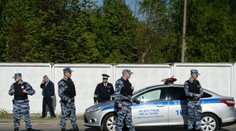 Strelec pri Moskve zabil niekoľko ľudí, po garde hádzal granáty