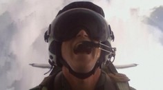 Princ Harry v legendárnom Spitfire! Pozrite, ako si užíval let