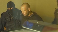 Muž obvinený z vraždy Lukáša putuje za mreže. Na súd ho priviezla eskorta