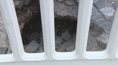 Turisti ostali v nemom úžase. Priamo pred ich očami sa v centre Banskej Štiavnice otvorila zem