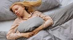 Ovplyvňuje spánok na chrbte zdravie mozgu? Nová štúdia poukázala na možnú súvislosť