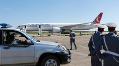 Zlý vtip? Lietadlo muselo núdzovo pristáť pre odkaz na toalete