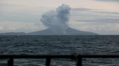 Sopka Anak Krakatau sa po výbuchu zmenšila na tretinu pôvodnej výšky