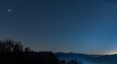 OBRAZOM: Slovenský fotograf zachytil vzácnu zelenú kométu. Takéto zábery sa mu podarili na Považí