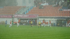 Historický, ale kuriózny, bod našich futbalistiek. A to vďaka počasiu