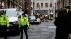 Panika na stanici v Londýne. Muž tvrdil, že má pri sebe bombu