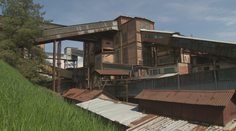 Baňa v Handlovej zavŕšila vyše storočné poslanie. Hoci už začali búrať budovy, nezničia všetko