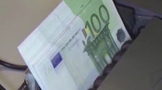 Ľudia s pôžičkami netrpezlivo čakajú, kedy znova klesnú úroky. Zrejme čoskoro nastane zlom