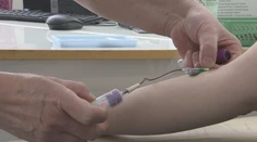 Chystáte sa v júni na odber krvi? Ak ste pod touto poisťovňou, možno budete musieť platiť